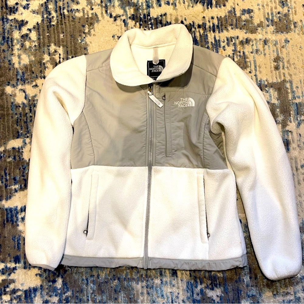 Selling this great condition jacket. Very light but warm, used one time only.